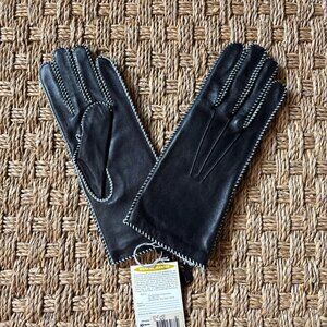 NWT Grandoe Vintage women's black leather gloves with contrast stitching